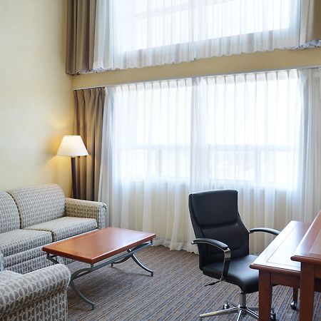 Holiday Inn Hotel & Suites London By Ihg Buitenkant foto