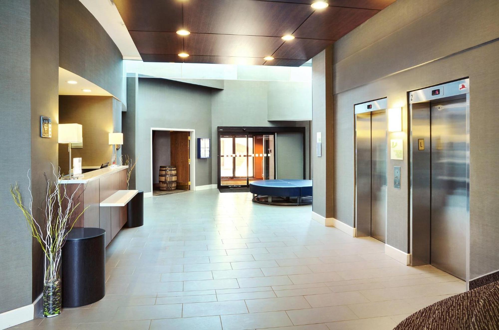 Holiday Inn Hotel & Suites London By Ihg Buitenkant foto