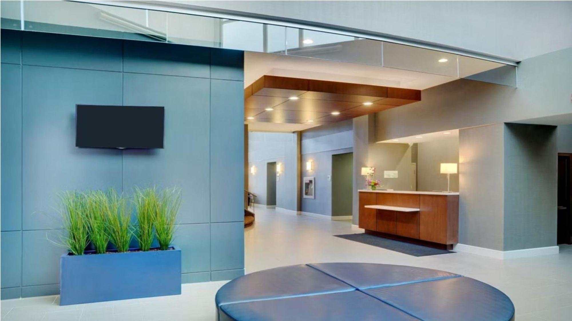 Holiday Inn Hotel & Suites London By Ihg Buitenkant foto