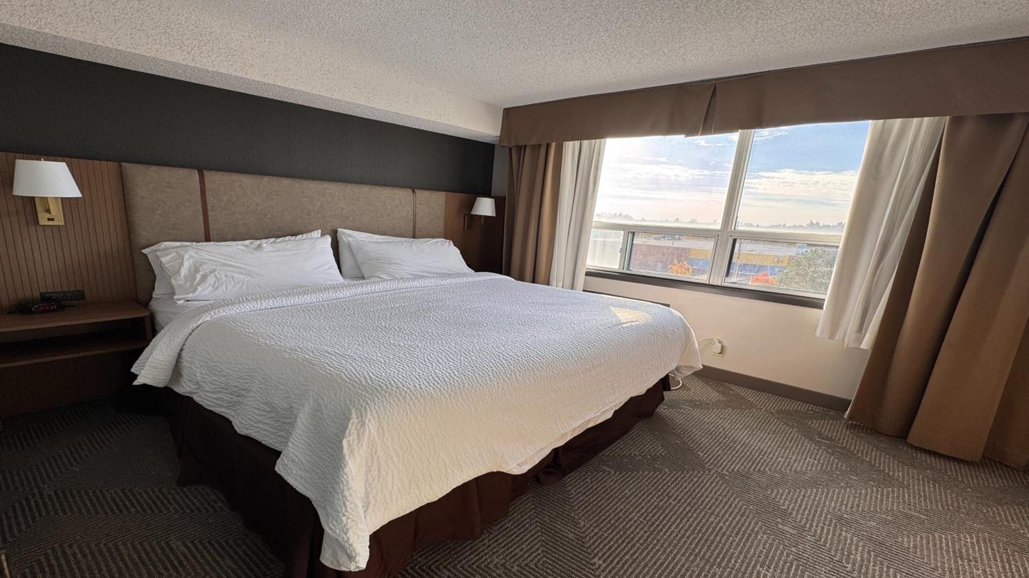 Holiday Inn Hotel & Suites London By Ihg Buitenkant foto