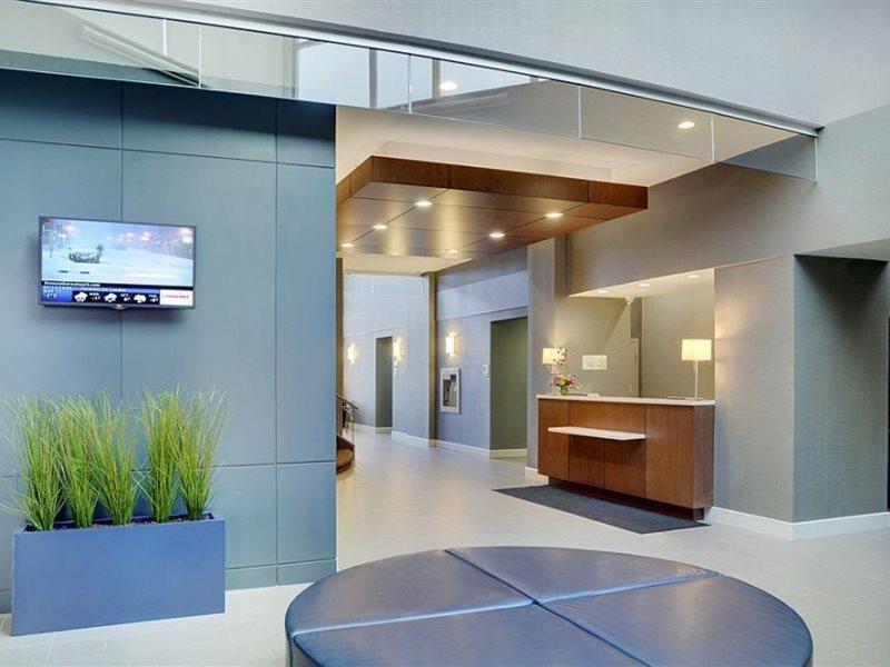 Holiday Inn Hotel & Suites London By Ihg Buitenkant foto