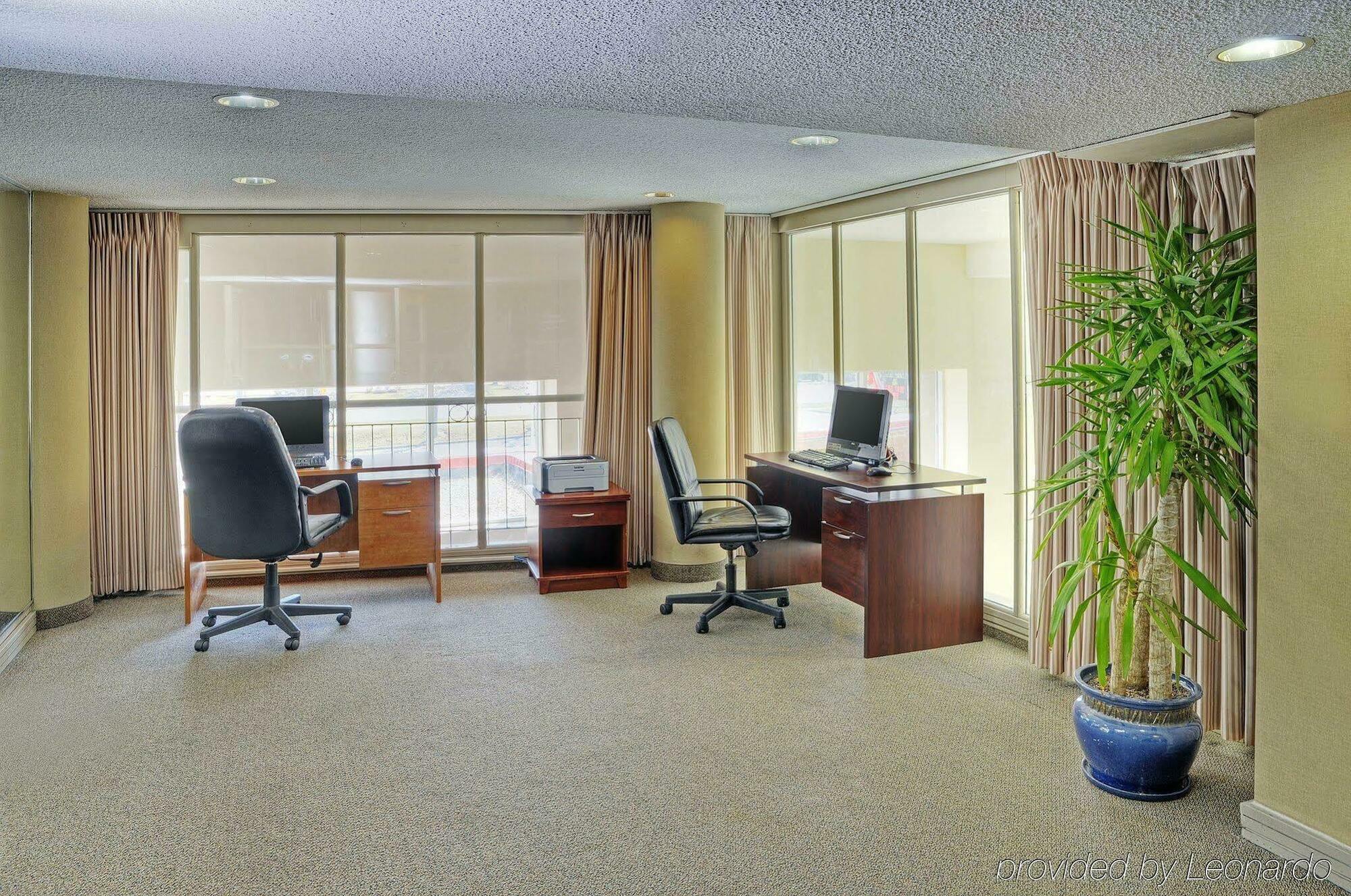 Holiday Inn Hotel & Suites London By Ihg Buitenkant foto